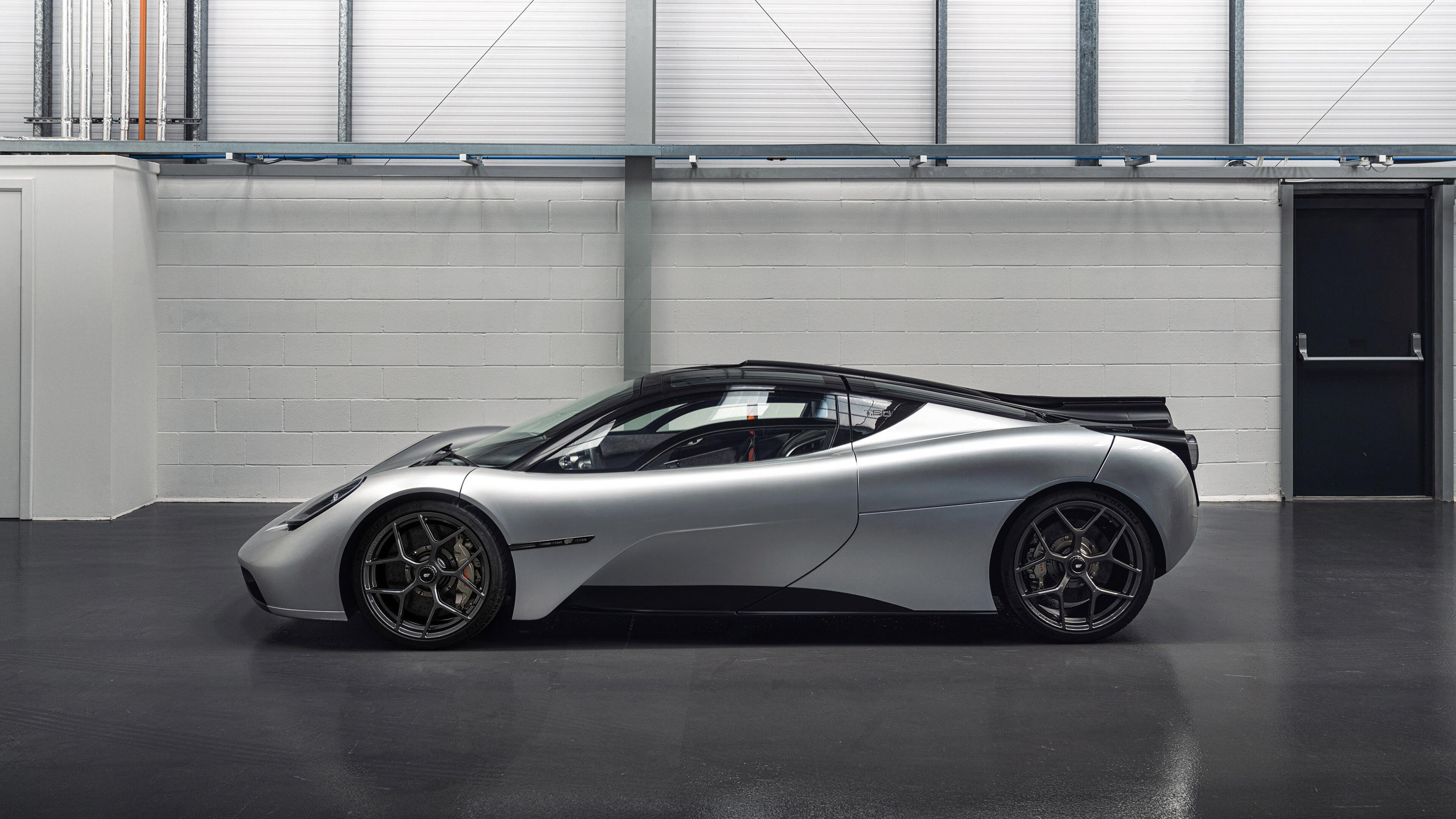 开云官方-《CS_GO》赛事对硬件产业的促进：高端显卡与外设的需求，csgo比赛用的什么显示器