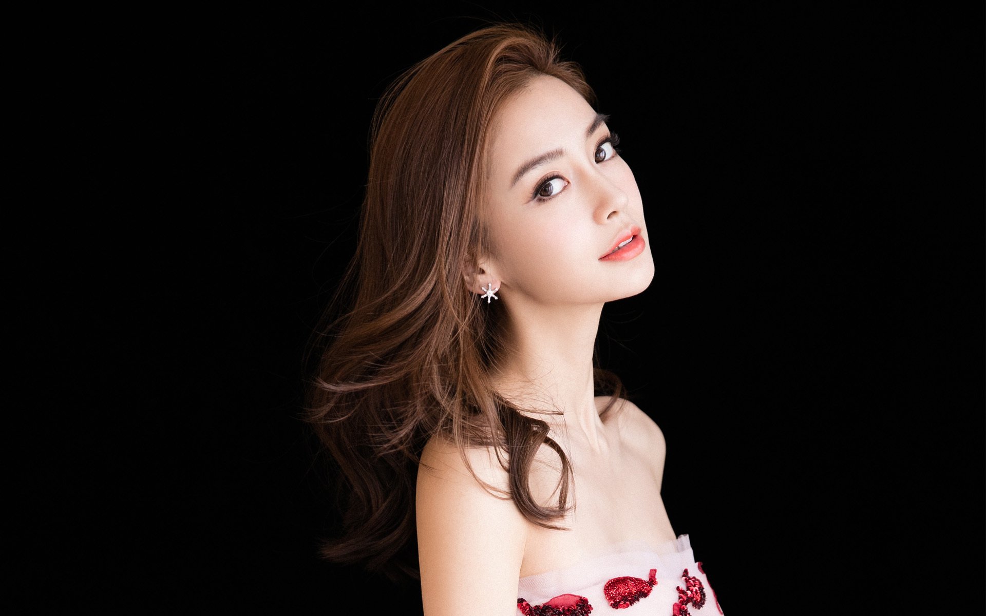 开云体育视频直播-库里“远射如雨”，重塑NBA战术格局！，库里全场超级远投